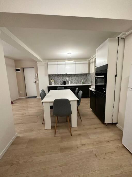 Ultracentral Luxury Apartament Timişoara Buitenkant foto